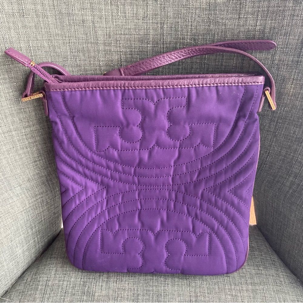Tory Burch Women’s embroidered logo purple crossbody purse bag - EUC!